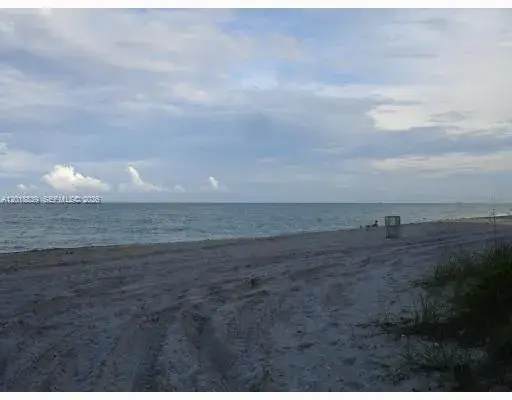 2 bedroom 2 bath Residential Lease for rent at 6039 COLLINS AV # 537, Miami Beach FL 33140