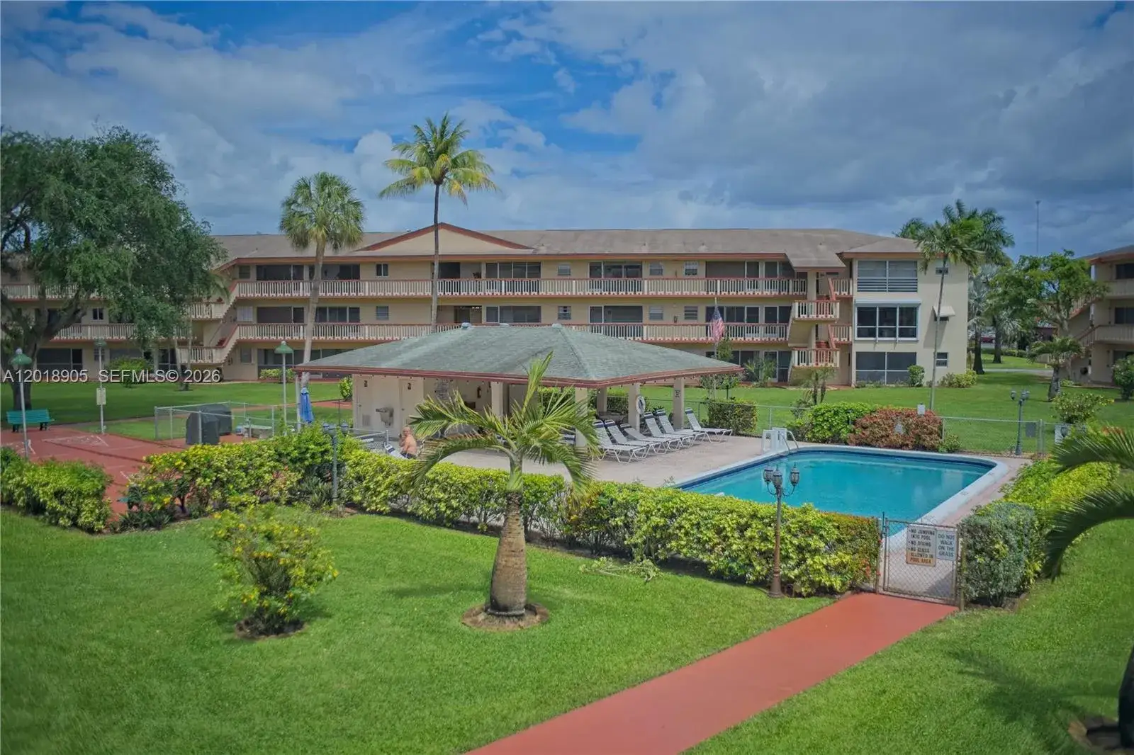1 bedroom 1 bath Residential Lease for rent at 5300 Washington St # F215, Hollywood FL 33021