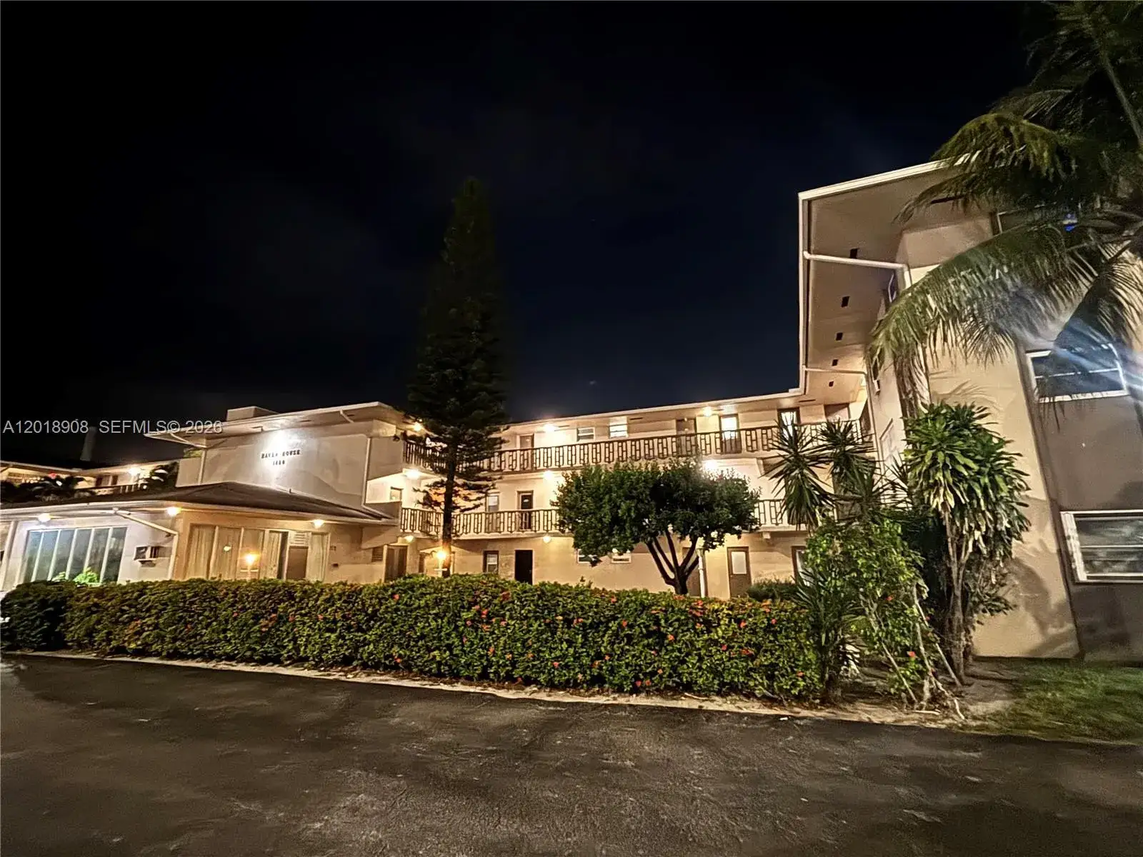 1 bedroom 1 bath Residential Lease for rent at 1480 E Sample Rd # 209, Pompano Beach FL 33064