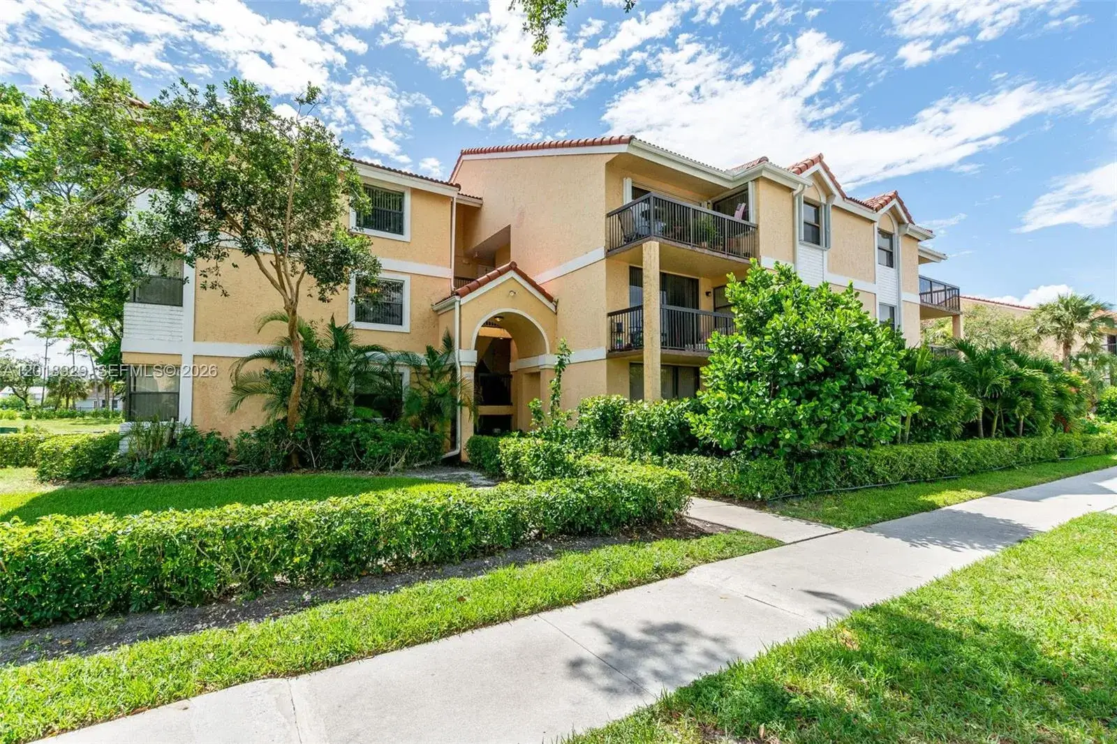 2 bedroom 2 bath Residential for sale at 5721 Riverside Dr, Coral Springs FL 33067