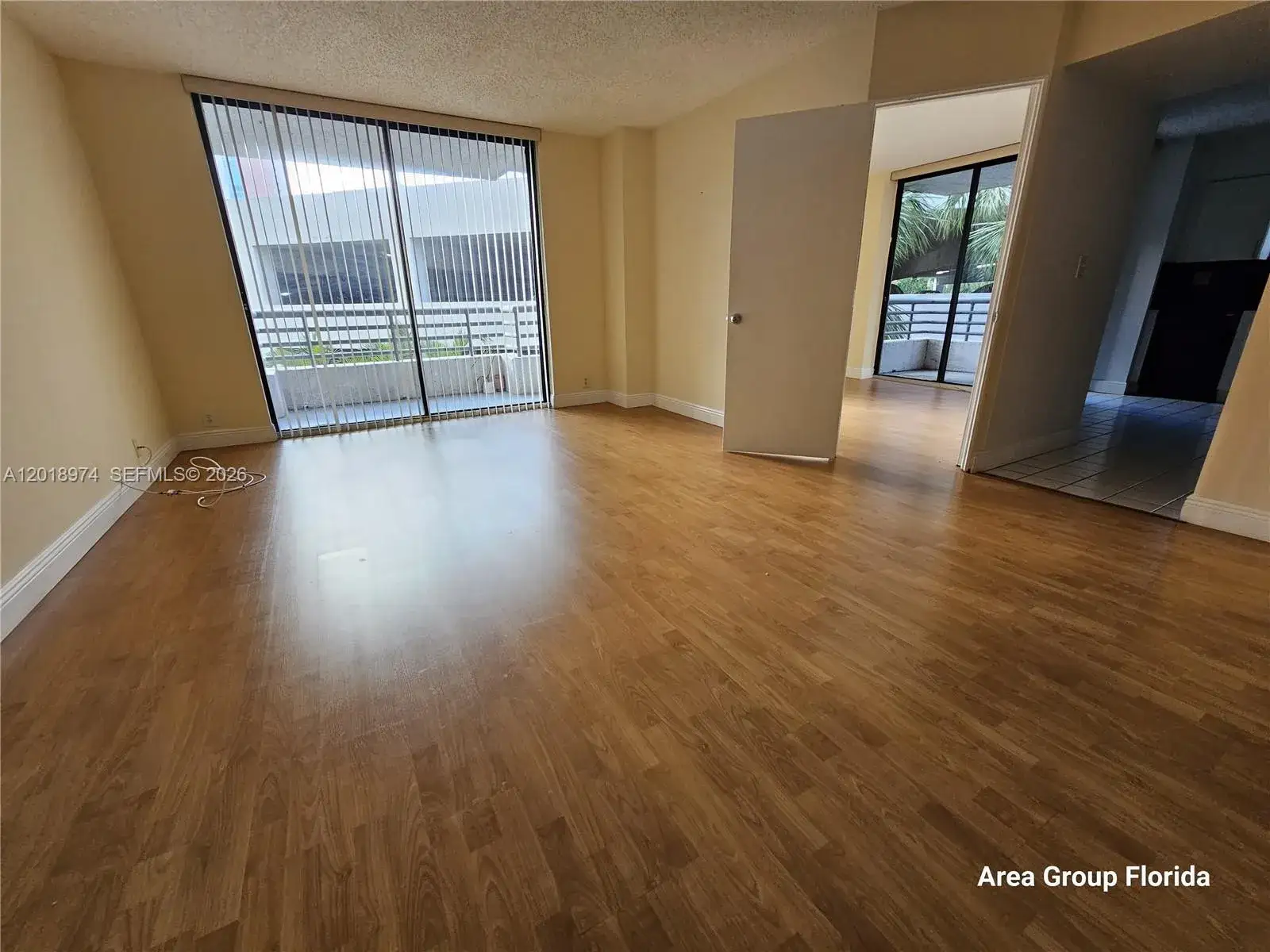 2 bedroom 1 bath Residential for sale at 3300 NE 191st St # 318, Aventura FL 33180