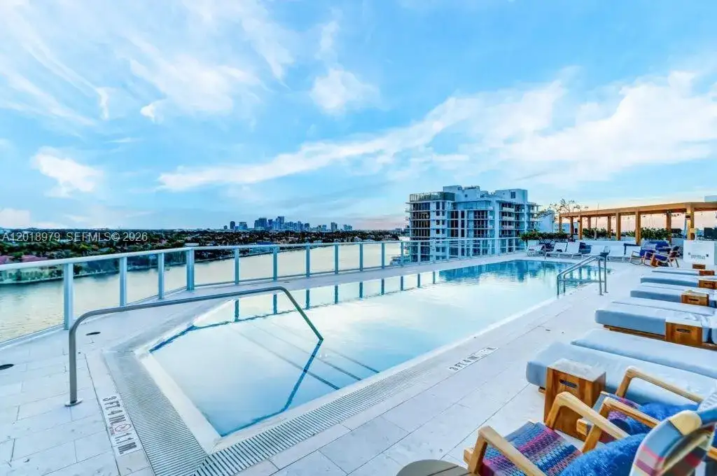 2 bedroom 3 bath Residential Lease for rent at 401 N Birch Rd, Fort Lauderdale FL 33304
