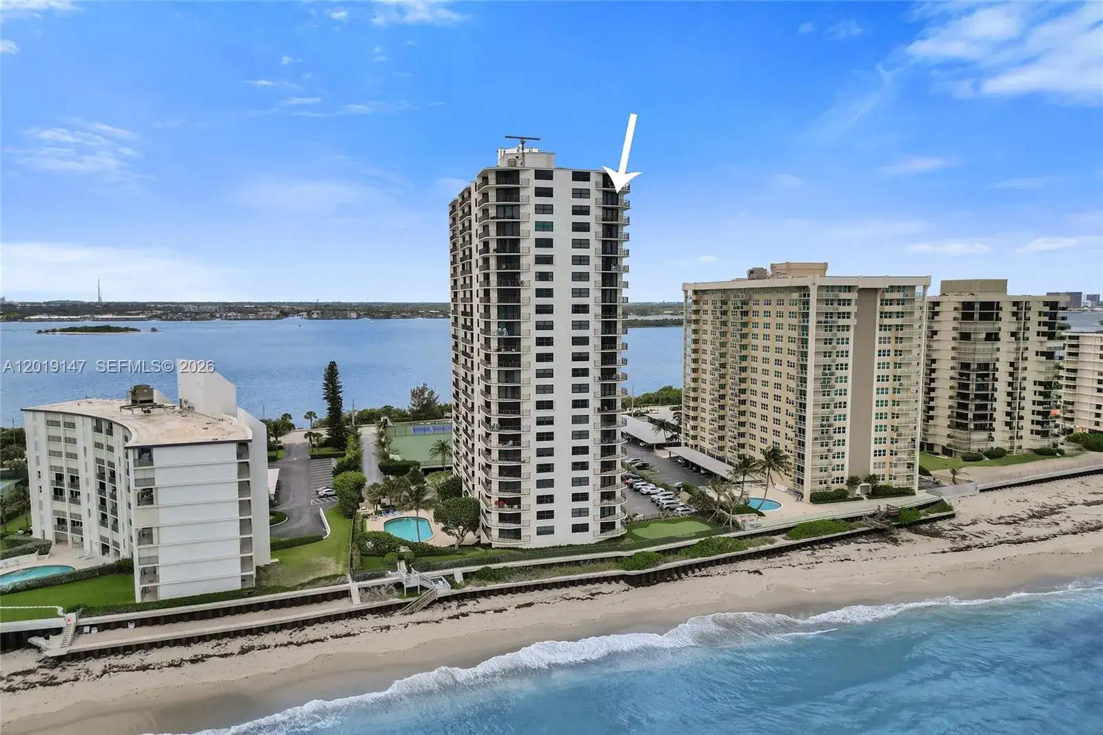 2 bedroom 2 bath Residential for sale at 5420 N Ocean Dr # 2201, Singer Island FL 33404