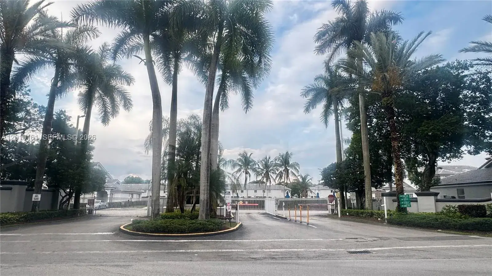3 bedroom 2 bath Residential Lease for rent at 14172 SW 121st Pl # 4, Miami FL 33186