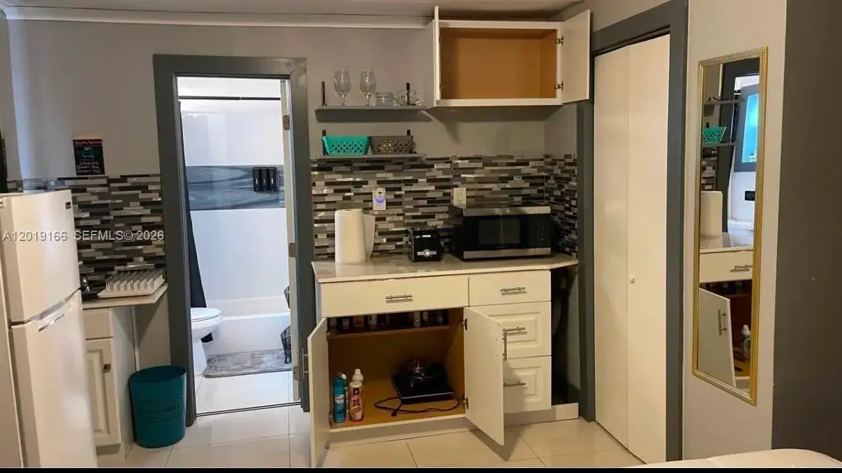 1 bedroom 1 bath Residential Lease for rent at 420 NW 95th St # 0, Miami FL 33150