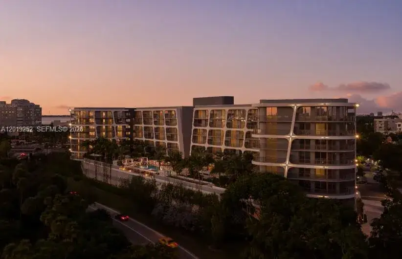 2 bedroom 2 bath Residential Lease for rent at 3900 Alton Road, Miami Beach FL 33140