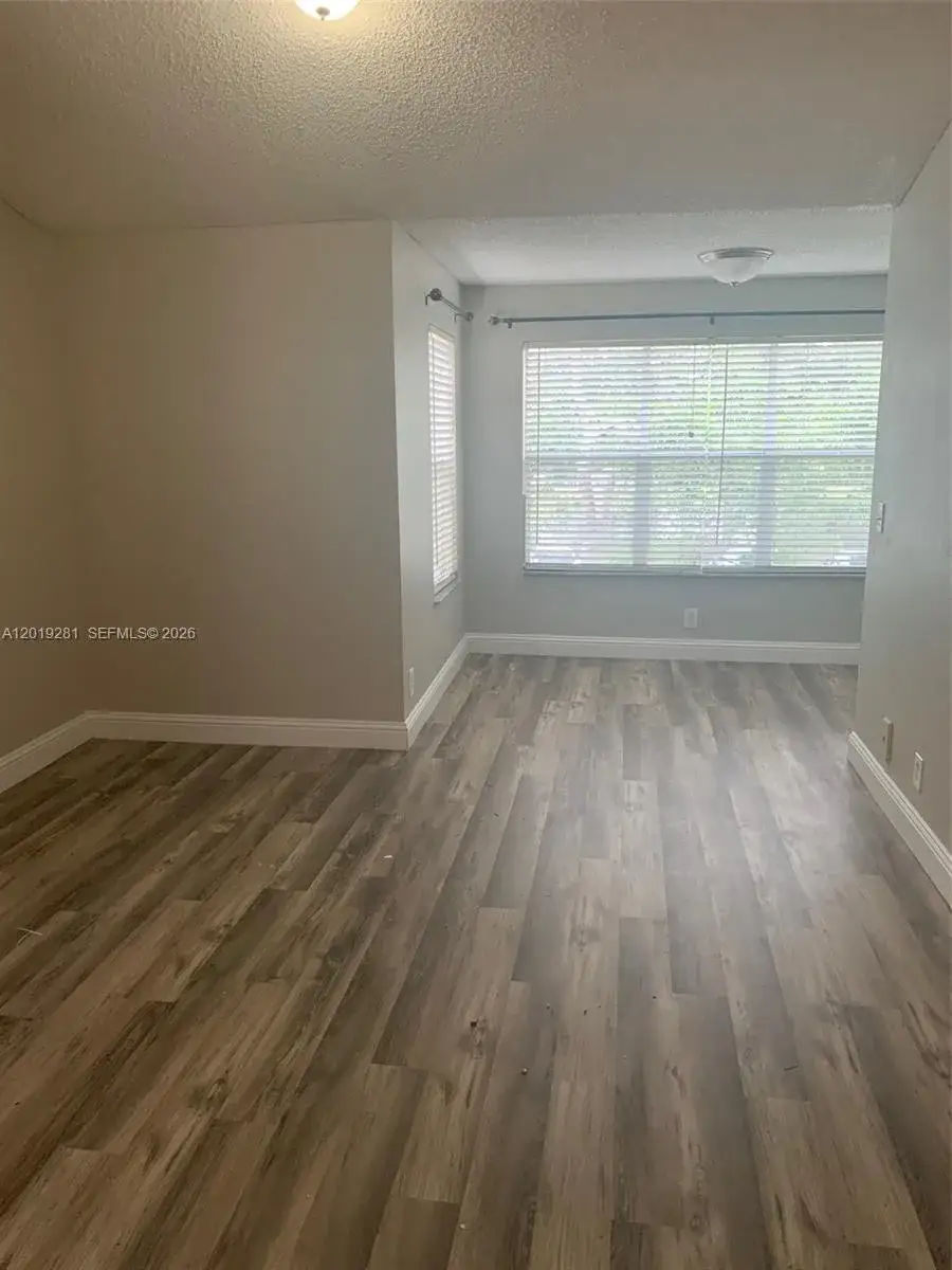 2 bedroom 1 bath Residential Lease for rent at 701 Vista Isles Dr # 1624, Sunrise FL 33325