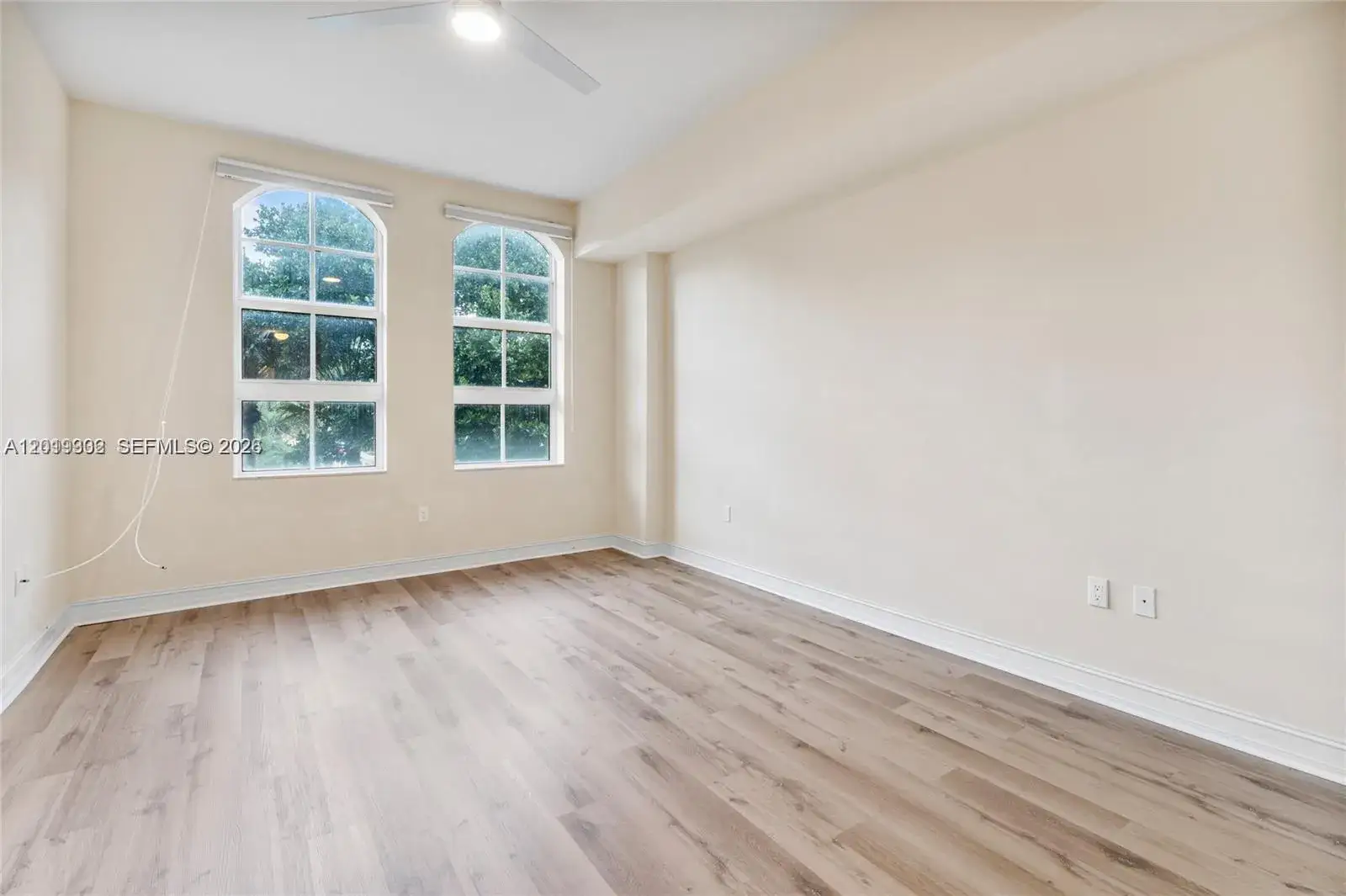 2 bedroom 2 bath Residential for sale at 3001 NE 185th St # 219, Aventura FL 33180