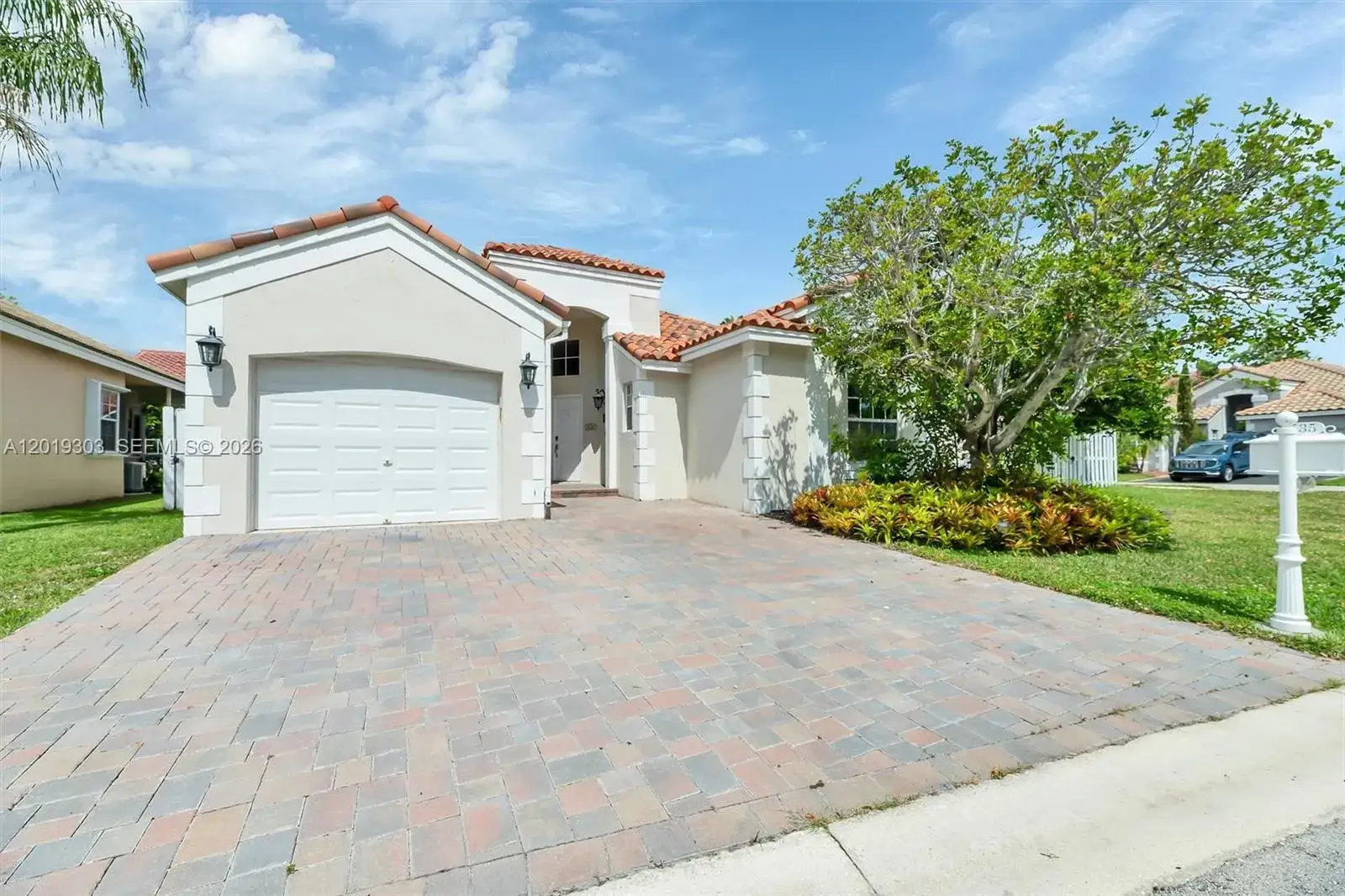 3 bedroom 2 bath Residential for sale at 535 Somerset Way, Weston FL 33326