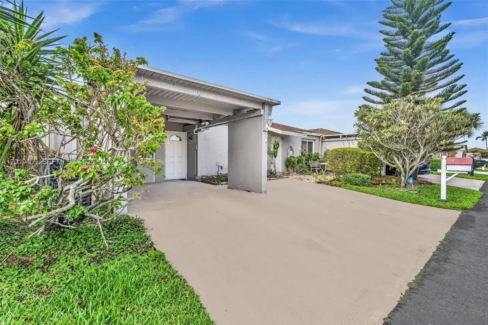 2 bedroom 2 bath Residential for sale at 14898 Wildflower Ln, Delray Beach FL 33446