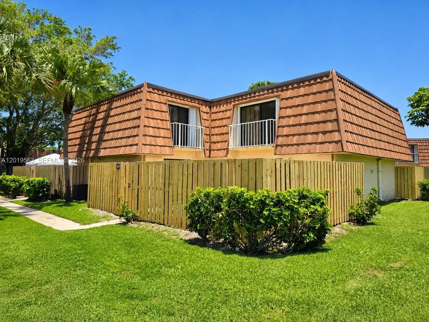 2 bedroom 2 bath Residential for sale at 824 Blue Ridge Cir, West Palm Beach FL 33409