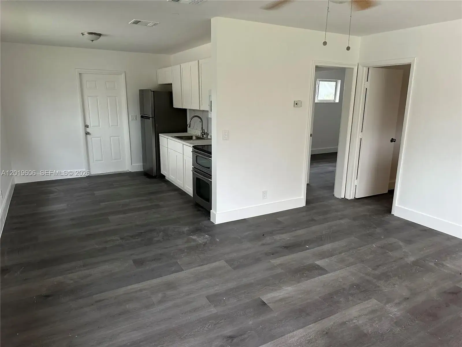 2 bedroom 2 bath Residential Lease for rent at 117 SE 2nd Ave # 1, Hallandale Beach FL 33009