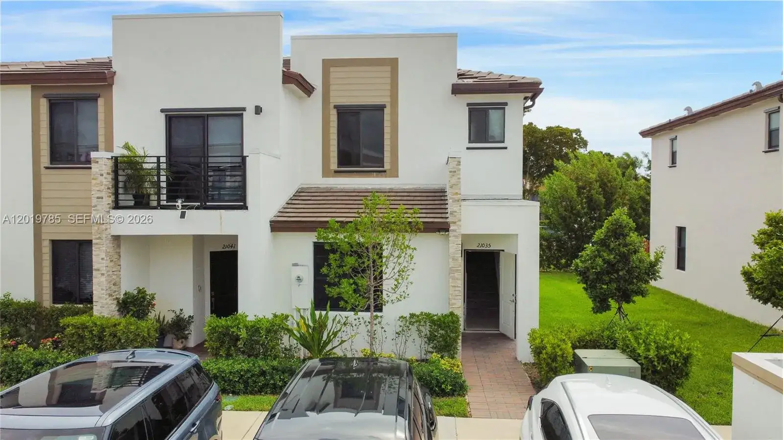 3 bedroom 3 bath Residential for sale at 21035 NE 8th Ave, Miami FL 33179
