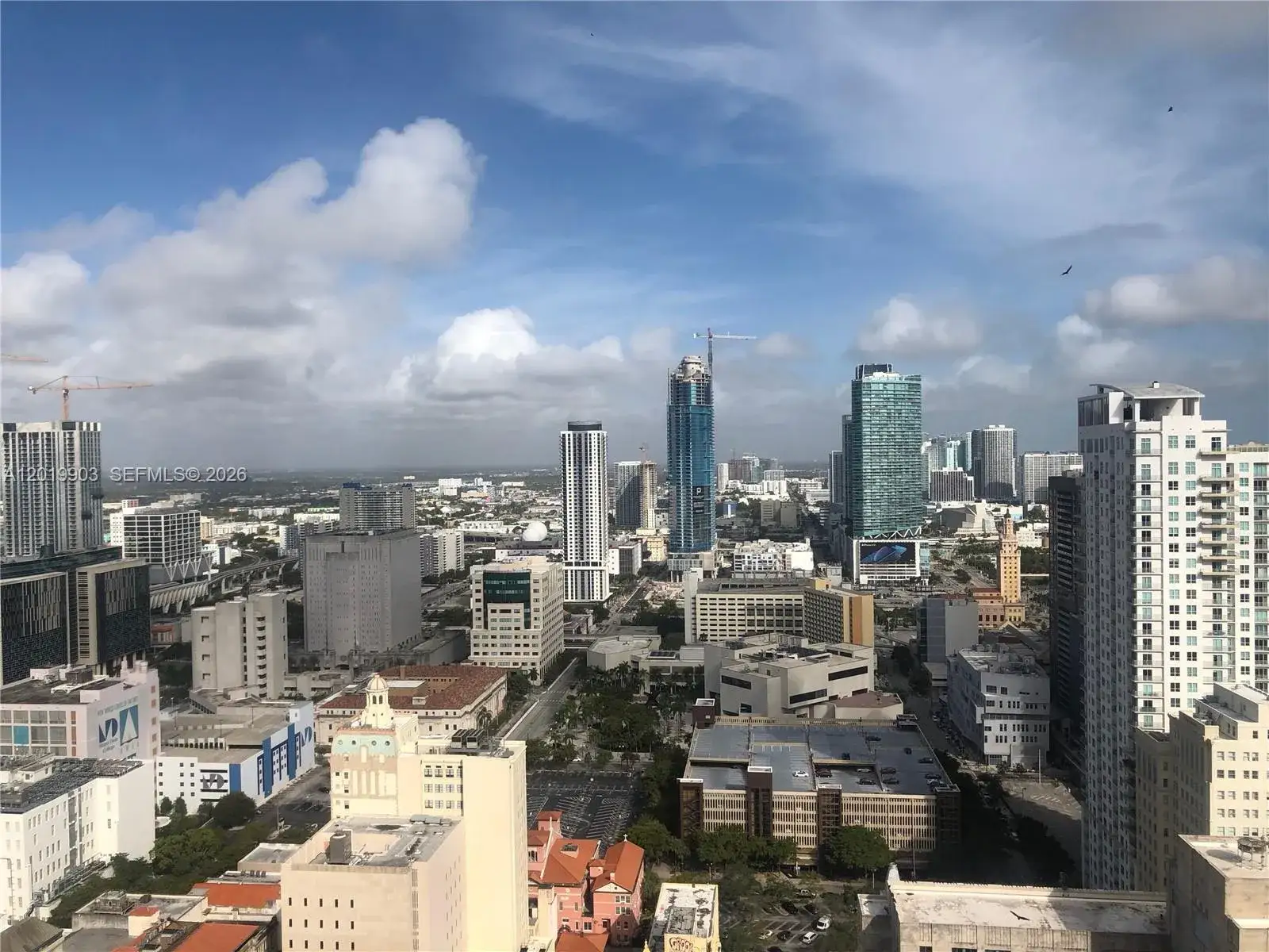 1 bedroom 1 bath Residential for sale at 151 SE 1st St, Miami FL 33131