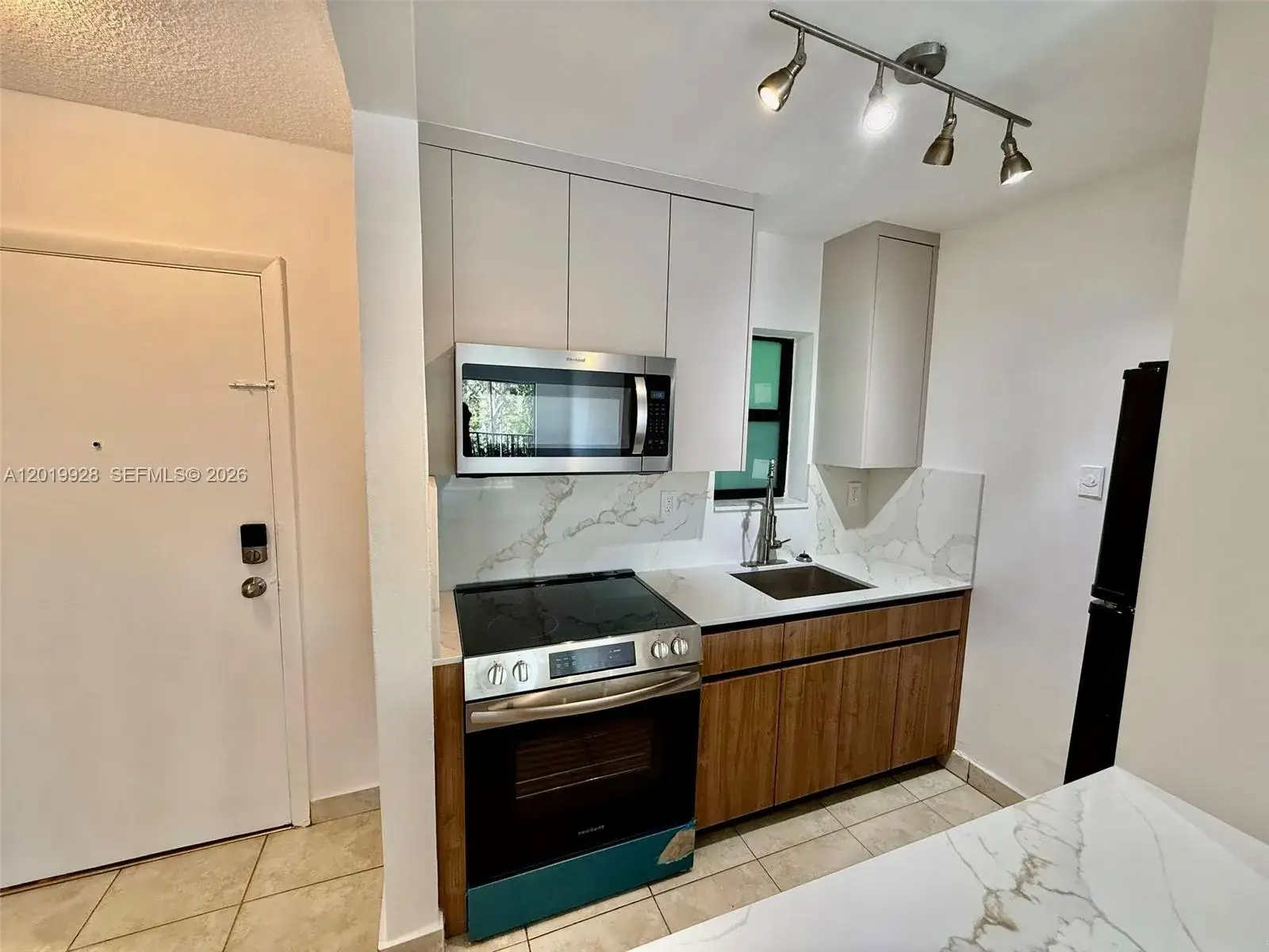 2 bedroom 1 bath Residential Lease for rent at 1530 SW 2nd St # 304, Miami FL 33135