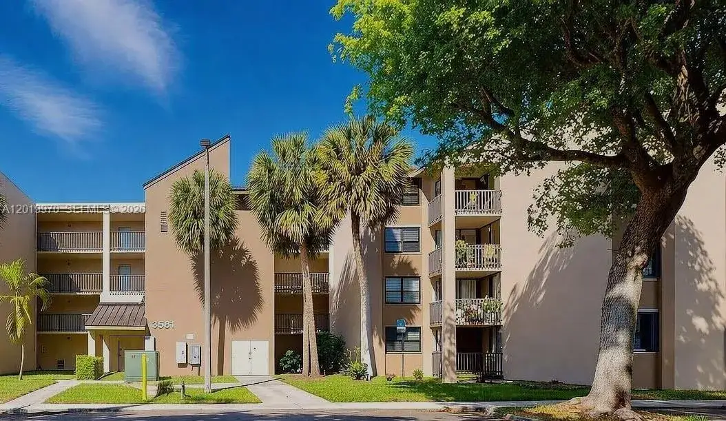 2 bedroom 1 bath Residential for sale at 3581 SW 117th Ave # 206, Miami FL 33175