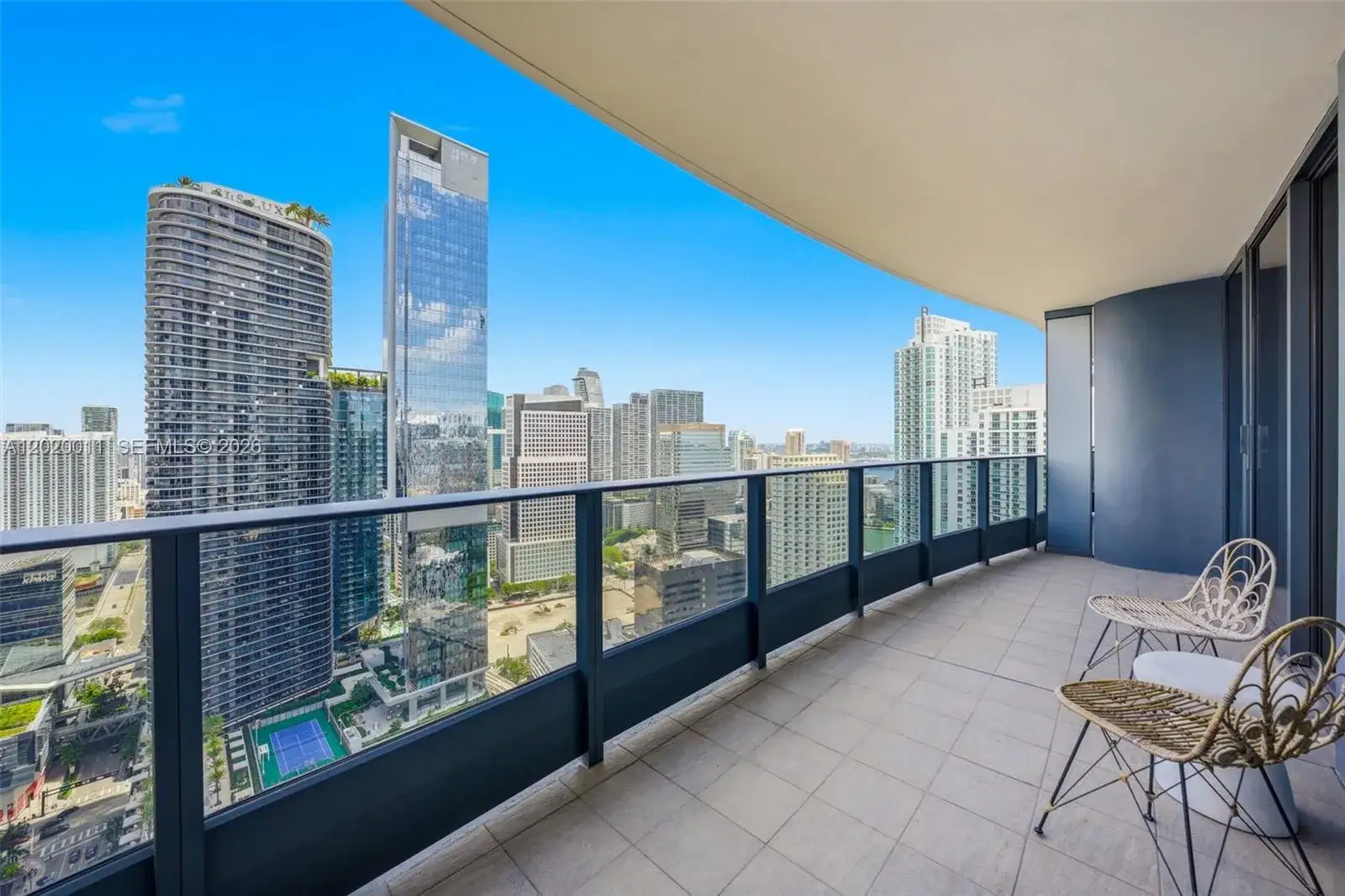 1 bedroom 1 bath Residential for sale at 1000 Brickell Plz # 4014, Miami FL 33131