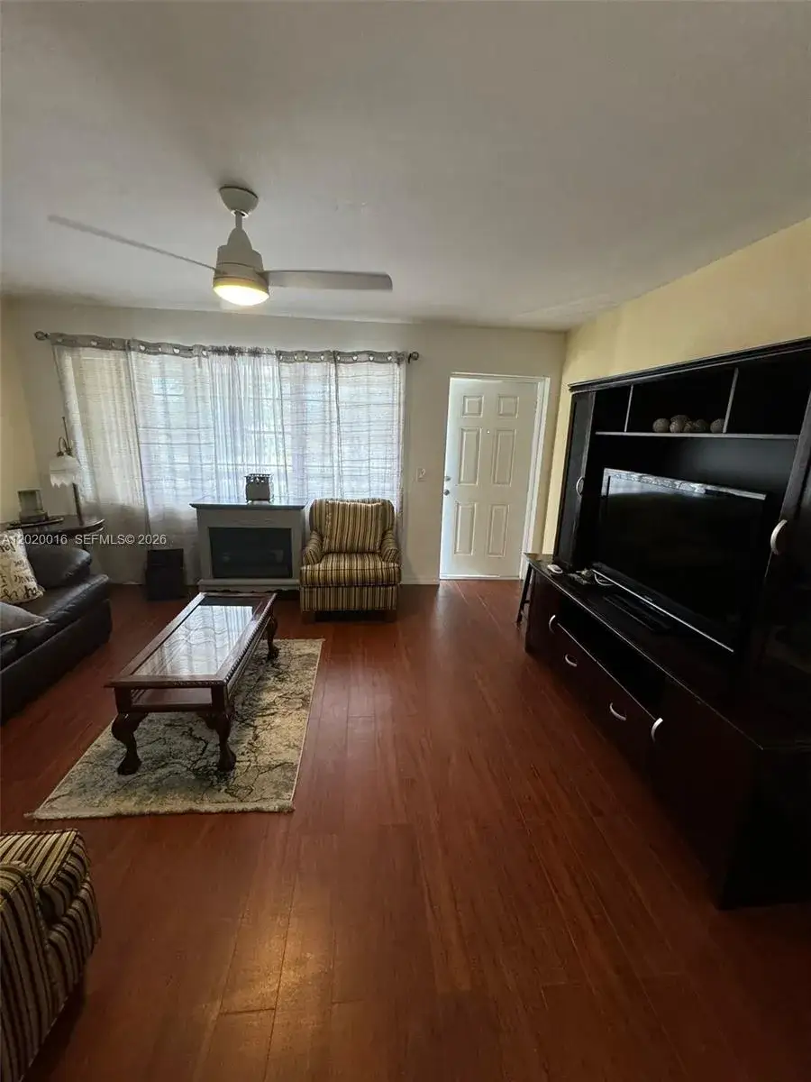 1 bedroom 1 bath Residential Lease for rent at 221 Kent M # 221, West Palm Beach FL 33417