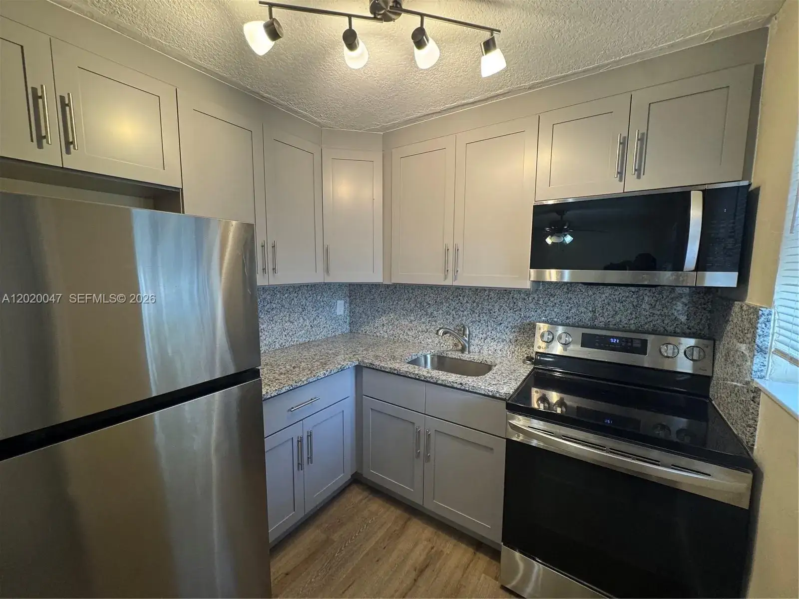 1 bedroom 1 bath Residential for sale at 707 S 19th Ave # 2, Hollywood FL 33020
