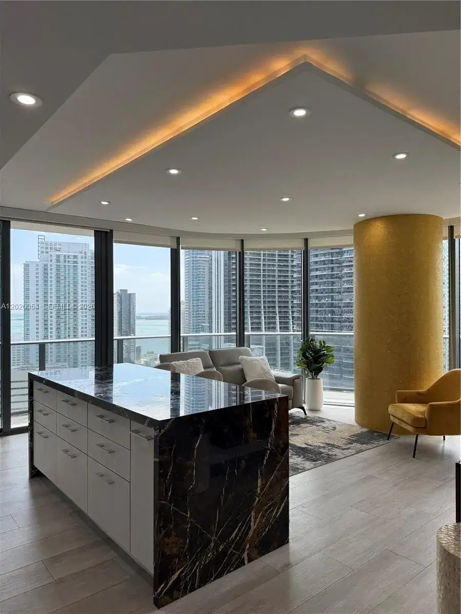 2 bedroom 2 bath Residential Lease for rent at 55 SW 9th St # 2703, Miami FL 33130