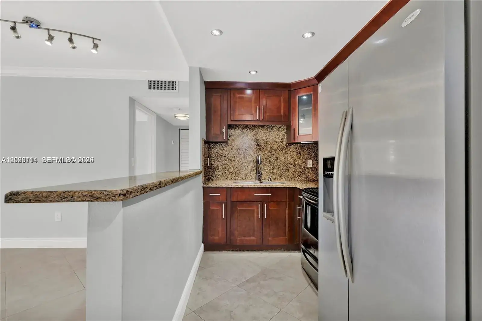 1 bedroom 1 bath Residential Lease for rent at 6200 W Flagler St # 301, Miami FL 33144