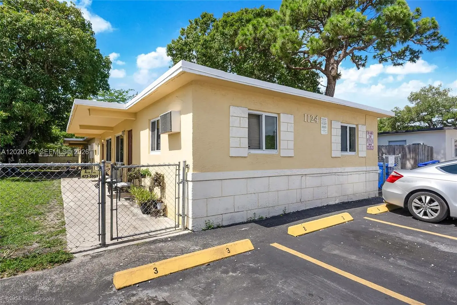 2 bedroom 1 bath Residential Lease for rent at 1124 NW 2nd St # 2, Fort Lauderdale FL 33311