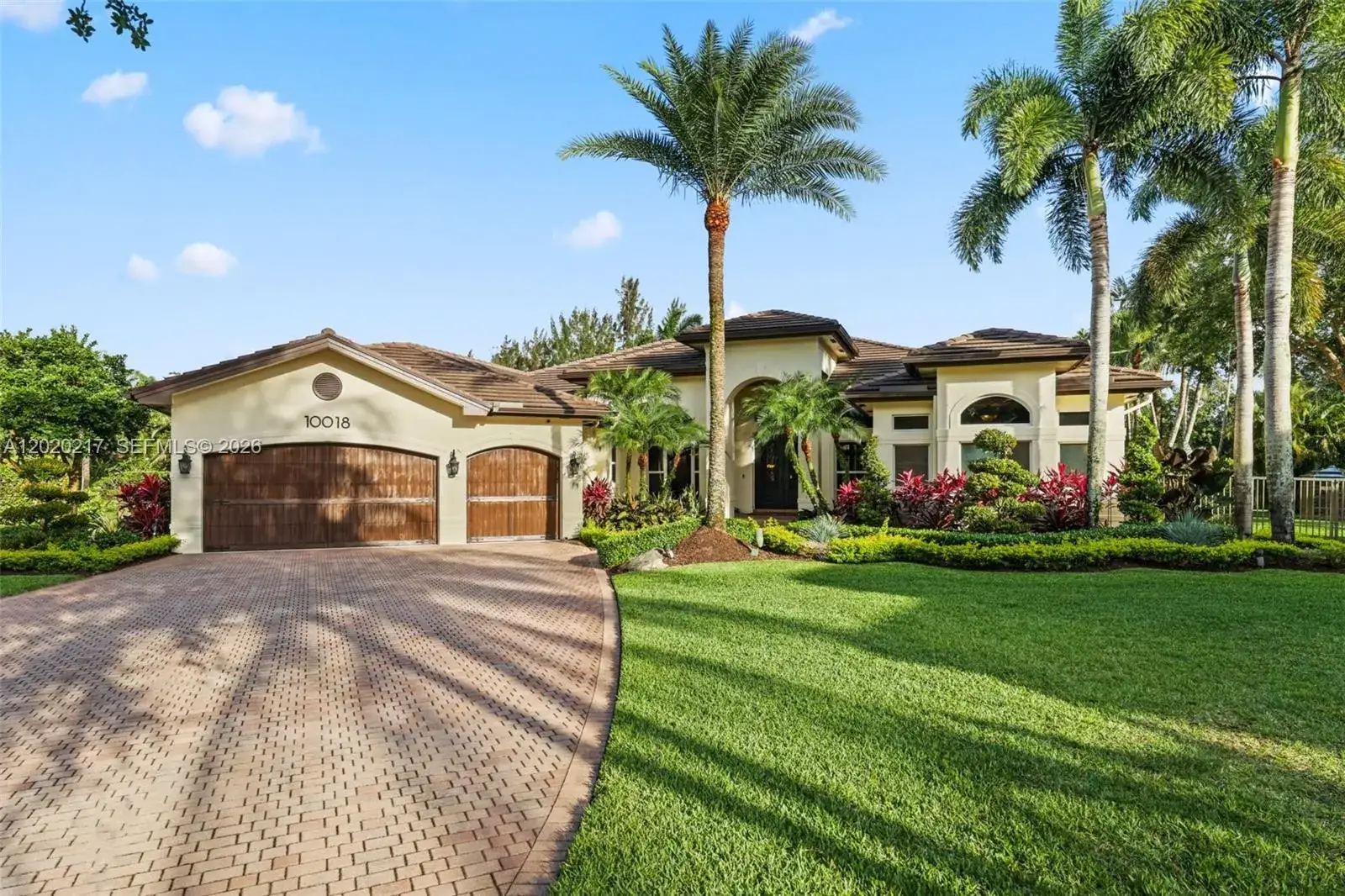 5 bedroom 4 bath Residential for sale at 10018 Laurel Rd, Davie FL 33328