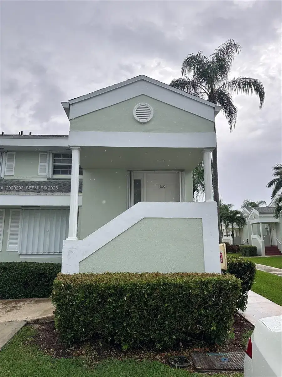 1 bedroom 1 bath Residential for sale at 2526 SE 20th Pl # B, Homestead FL 33035