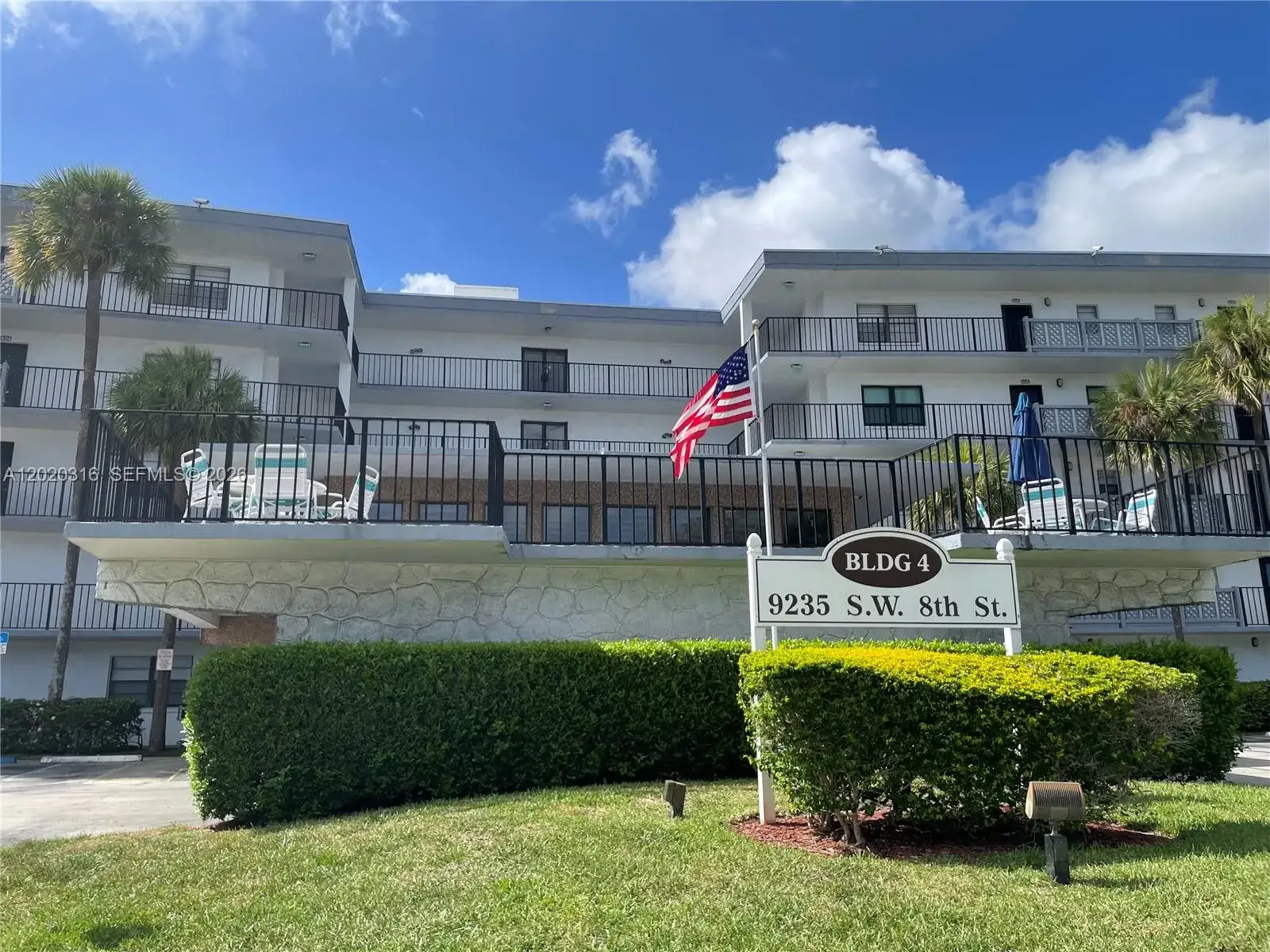 1 bedroom 1 bath Residential for sale at 9235 SW 8th St # 209, Boca Raton FL 33428