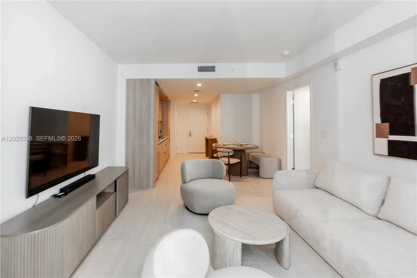 1 bedroom 1 bath Residential Lease for rent at 77 SE 5th St # 1910, Miami FL 33131