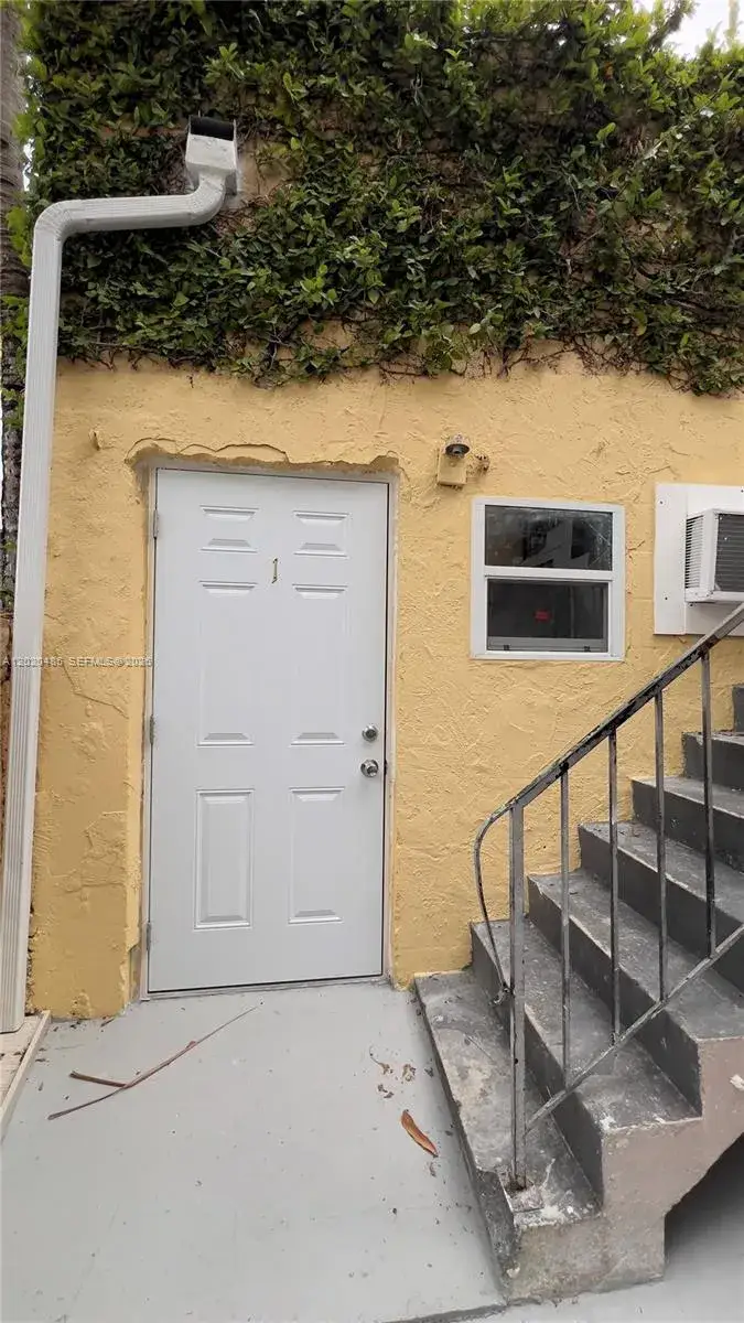 1 bath Residential Lease for rent at 1845 Bay Rd # 1, Miami Beach FL 33139