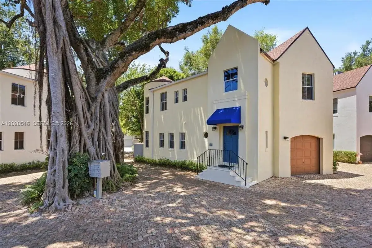 3 bedroom 2 bath Residential for sale at 2917 Jackson Ave # 6, Miami FL 33133