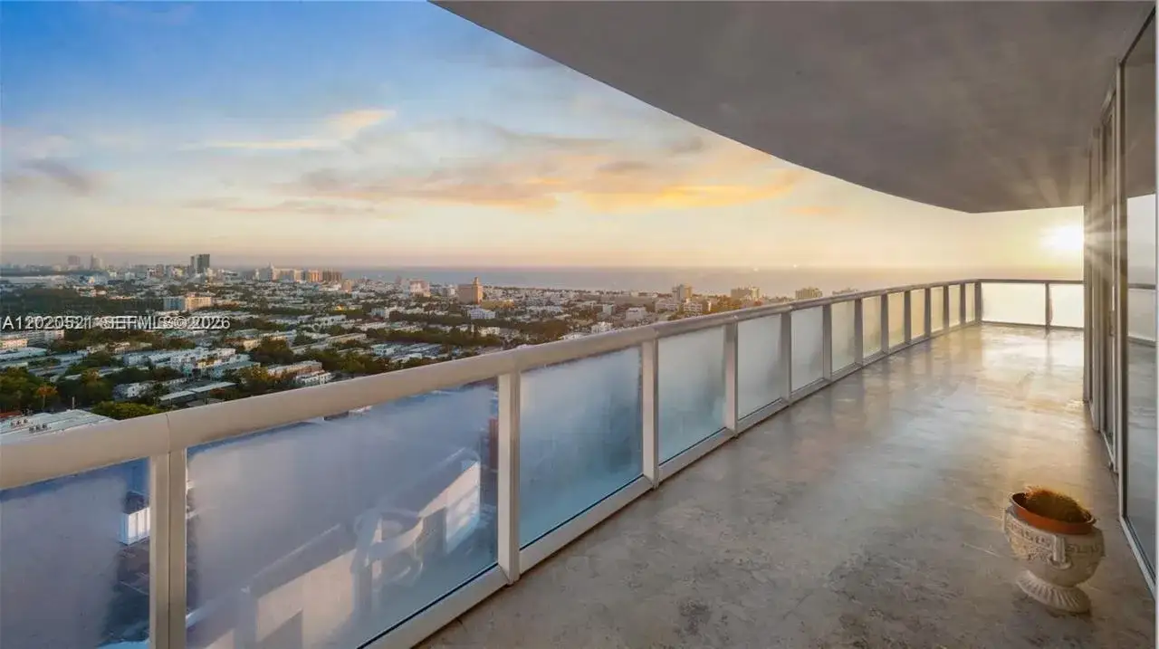 2 bedroom 2 bath Residential Lease for rent at 450 Alton Rd # 2810, Miami Beach FL 33139