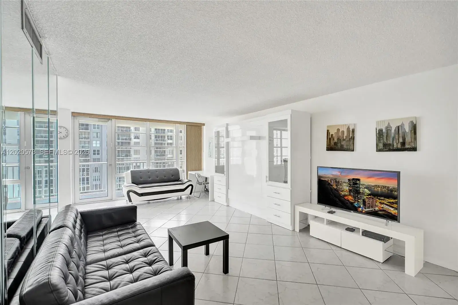 1 bedroom 1 bath Residential for sale at 231 174th St # 1611, Sunny Isles Beach FL 33160