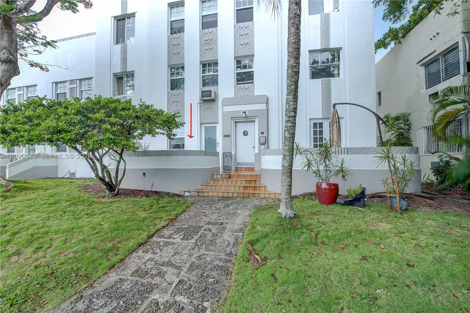 1 bedroom 1 bath Residential Lease for rent at 2463 Pine Tree Dr # 3, Miami Beach FL 33140