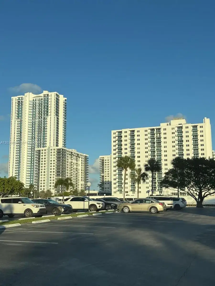 1 bedroom 1 bath Residential for sale at 800 Parkview Dr # 406, Hallandale Beach FL 33009