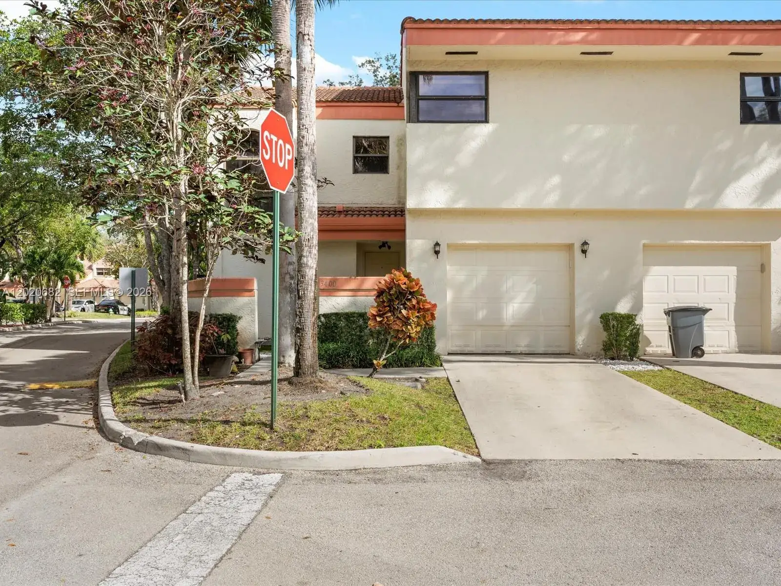 2 bedroom 2 bath Residential for sale at 3400 Emerald Oaks Dr # 801, Hollywood FL 33021