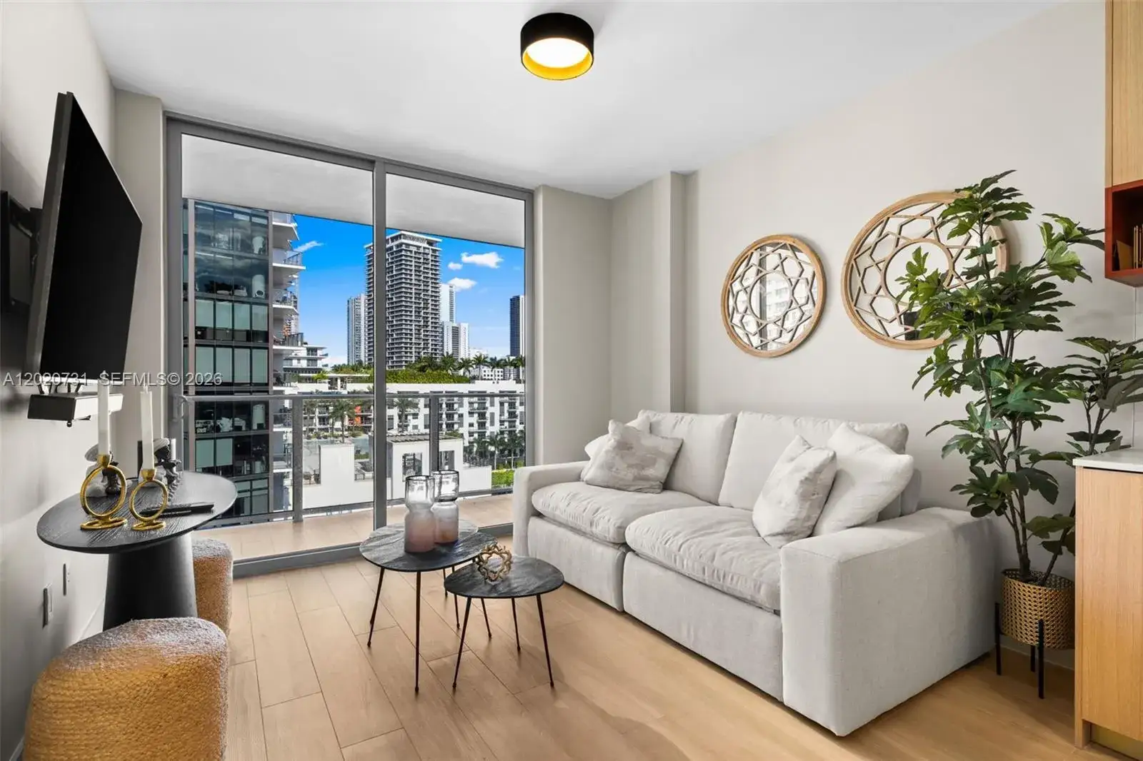1 bedroom 1 bath Residential Lease for rent at 90 NE 32 # 905, Miami FL 33137