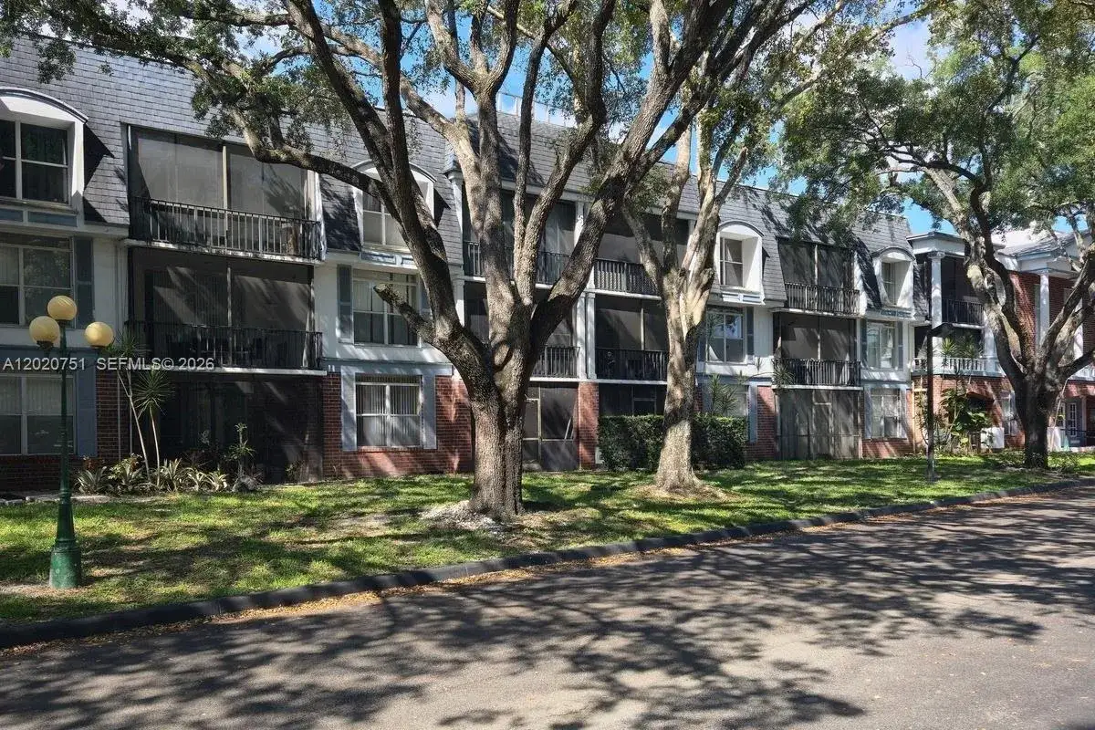3 bedroom 2 bath Residential for sale at 3660 Inverrary Dr # 3T, Lauderhill FL 33319