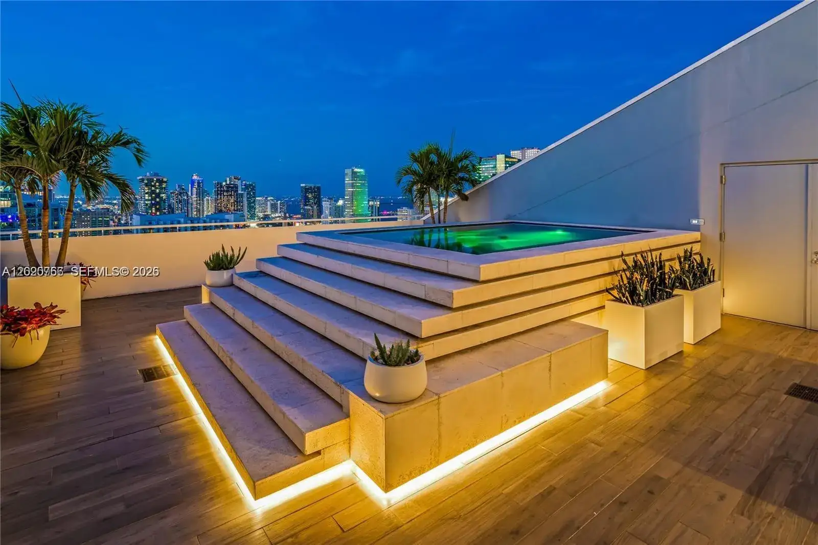 4 bedroom 4 bath Residential Lease for rent at 88 SW 7th St # 4203, Miami FL 33130