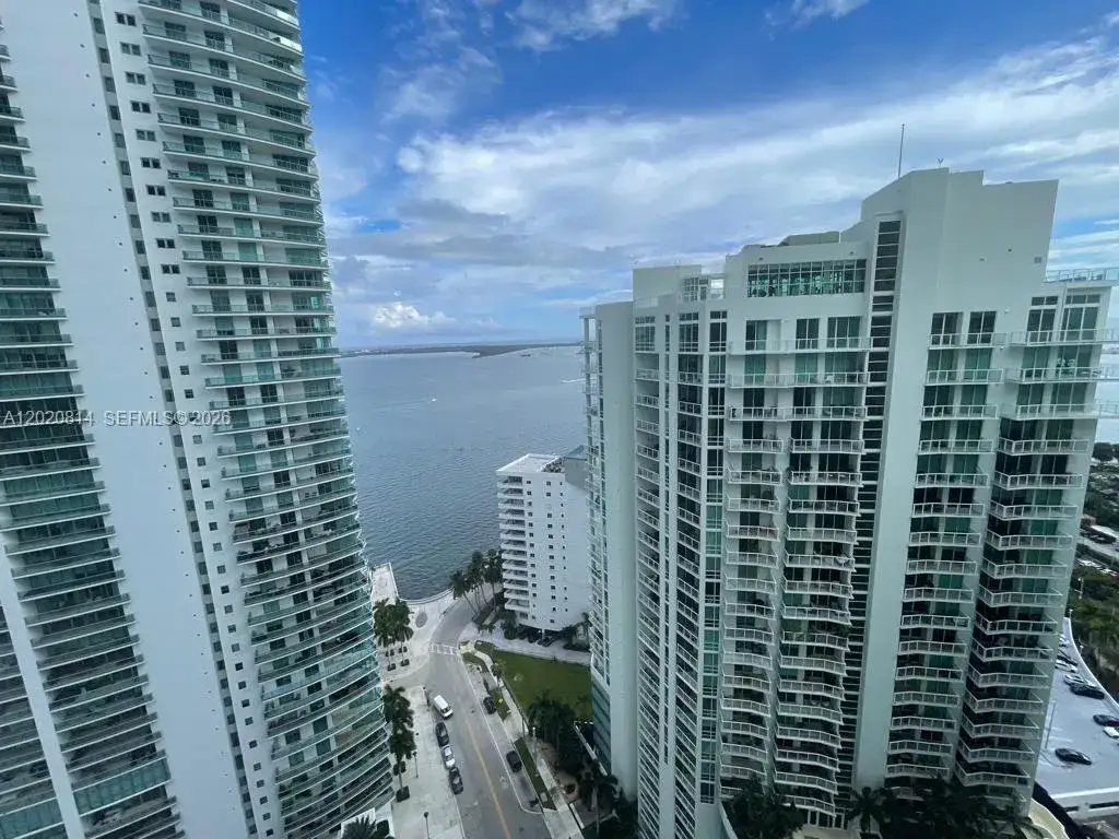 1 bedroom 1 bath Residential Lease for rent at 1300 Brickell Bay Dr # 1805, Miami FL 33131
