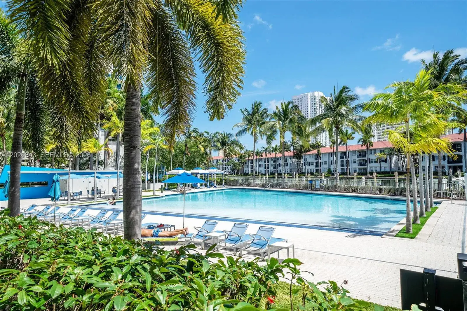 2 bedroom 3 bath Residential Lease for rent at 2950 NE 188th St # 140, Aventura FL 33180