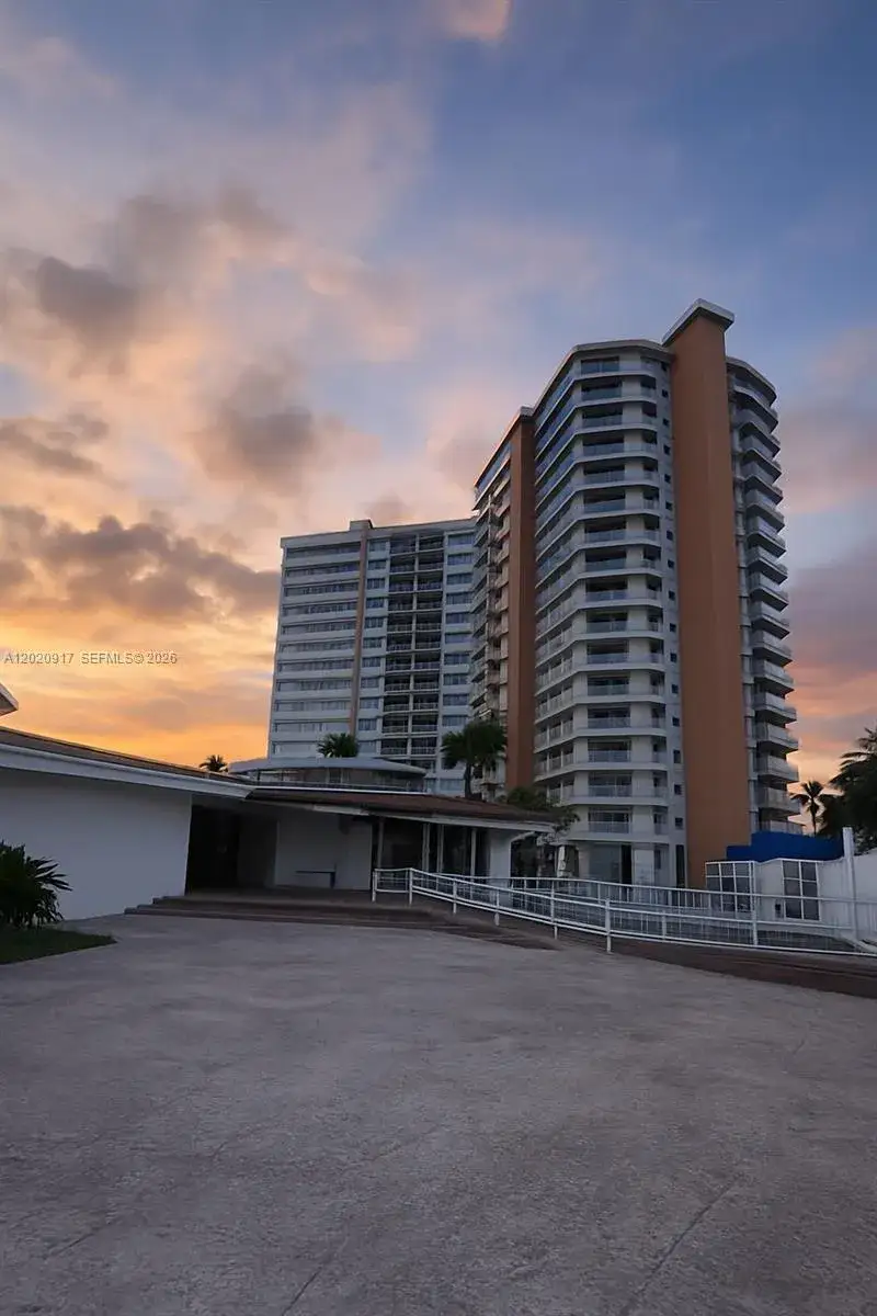 1 bedroom 2 bath Residential for sale at 1351 NE Miami Gardens Dr # 704E, Miami FL 33179