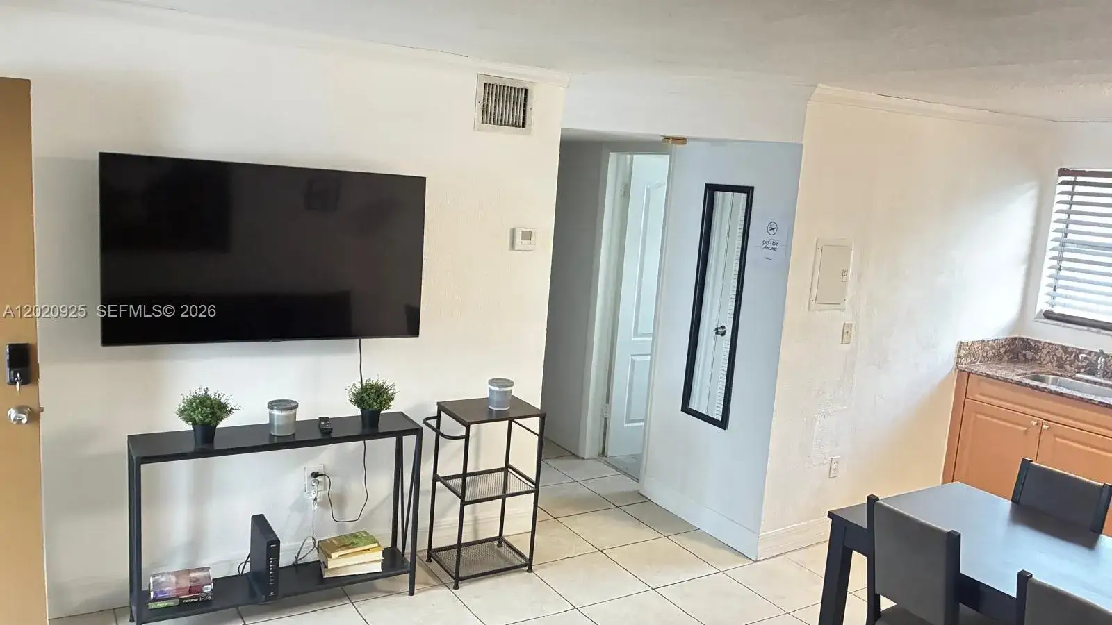 2 bedroom 1 bath Residential Lease for rent at 427 SW 6th St # 5, Miami FL 33130