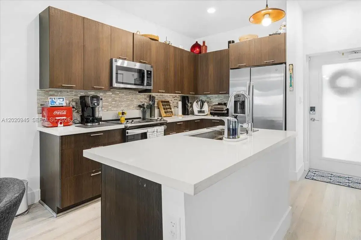 3 bedroom 2 bath Residential for sale at 8301 NW 41st St # 309, Doral FL 33166