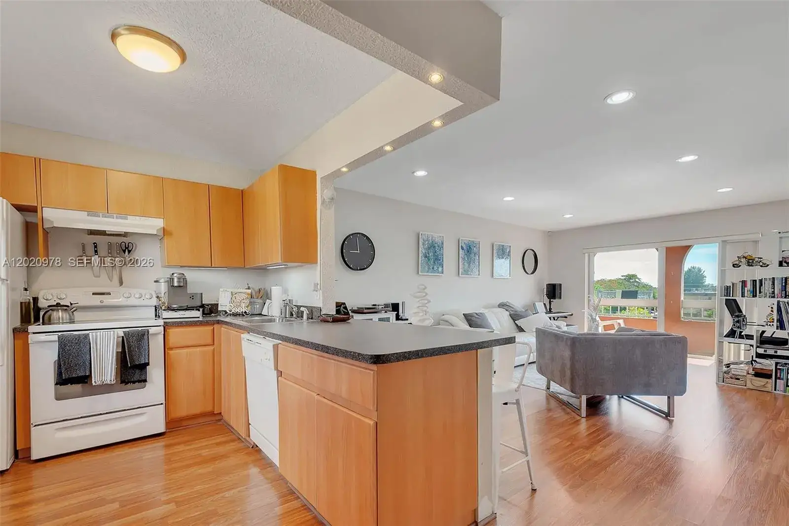1 bedroom 1 bath Residential Lease for rent at 7701 Camino Real # 416, Miami FL 33143