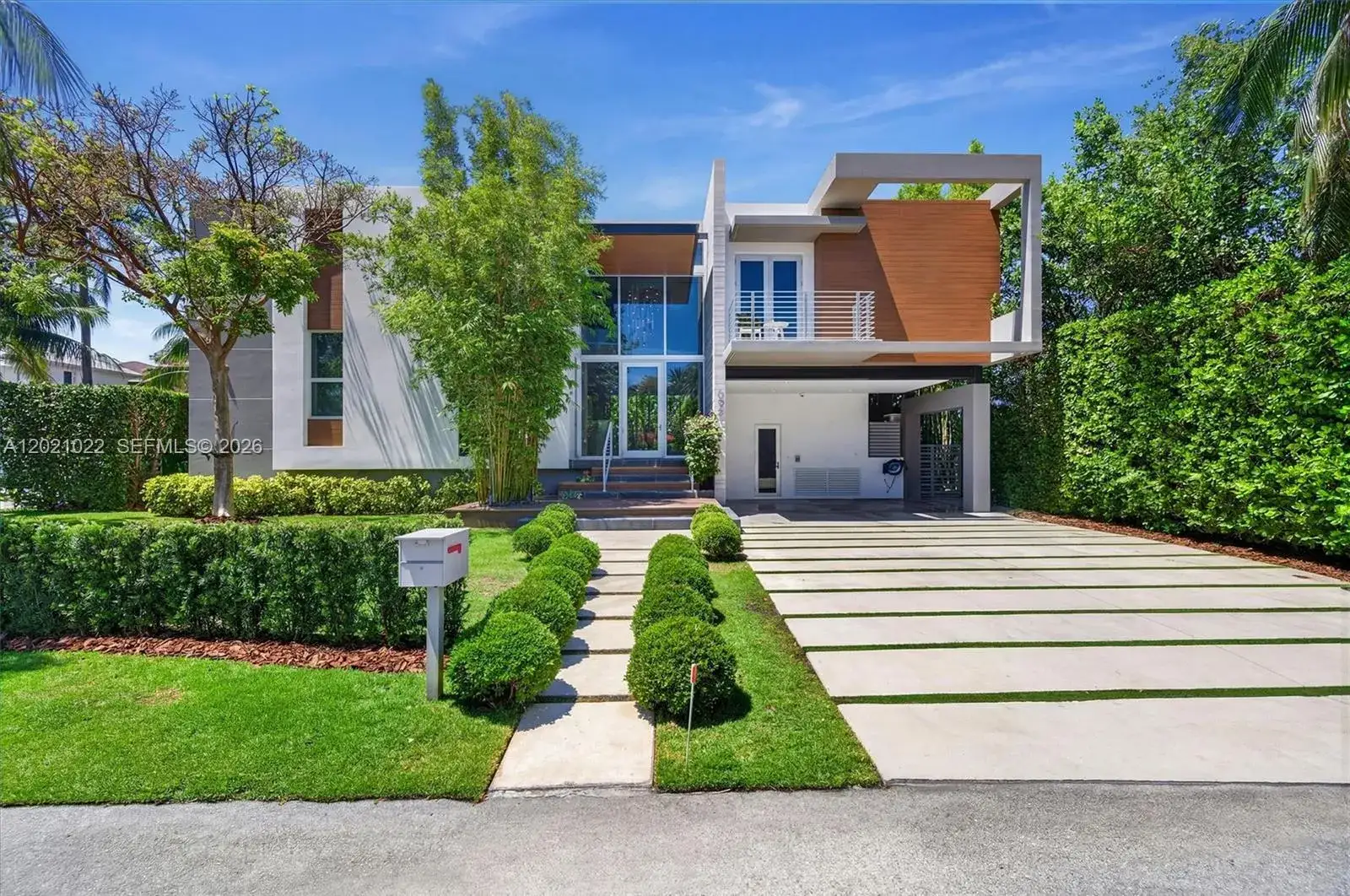 5 bedroom 5 bath Residential for sale at 625 Curtiswood Dr, Key Biscayne FL 33149
