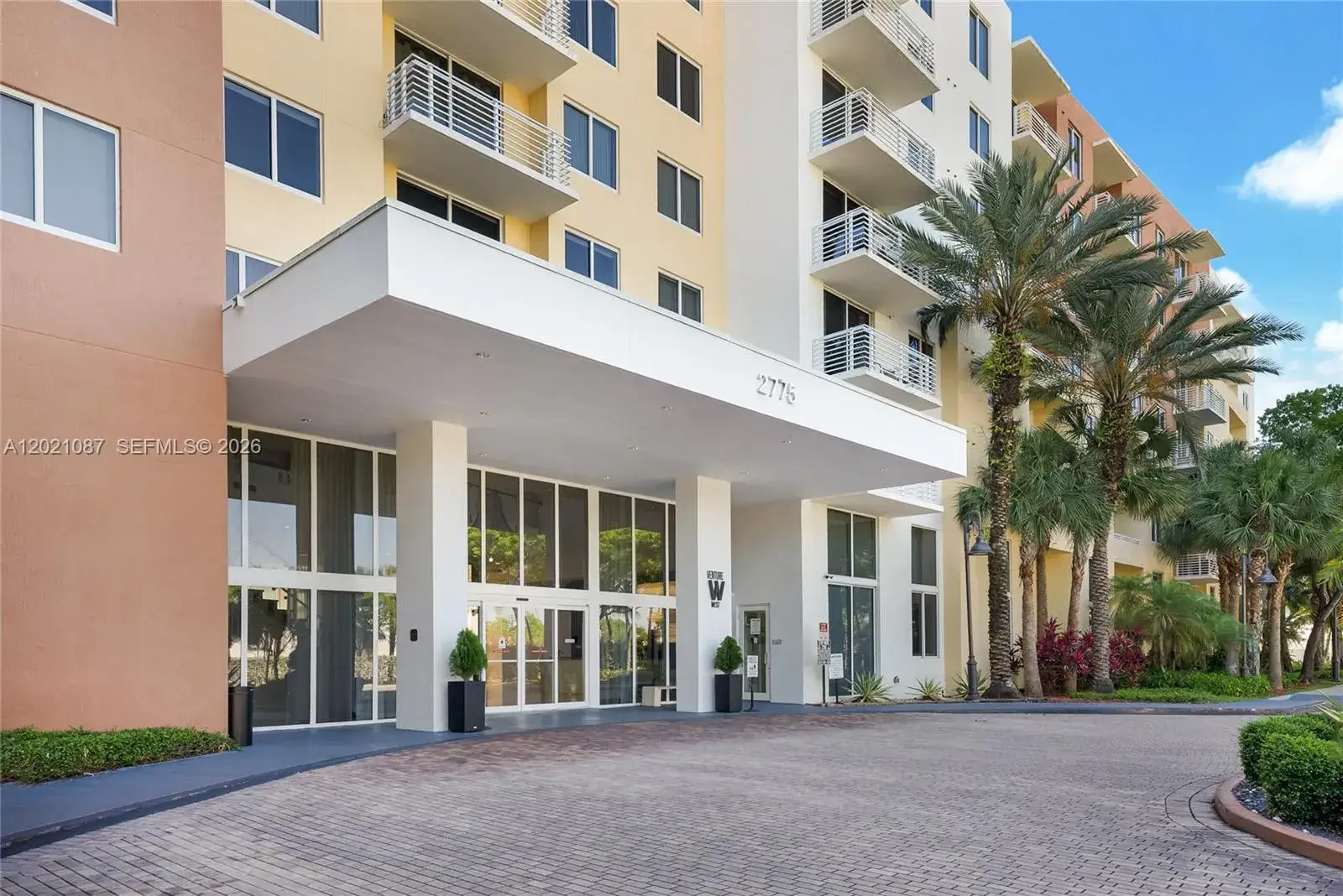 1 bedroom 1 bath Residential for sale at 2775 NE 187th St # 528, Aventura FL 33180