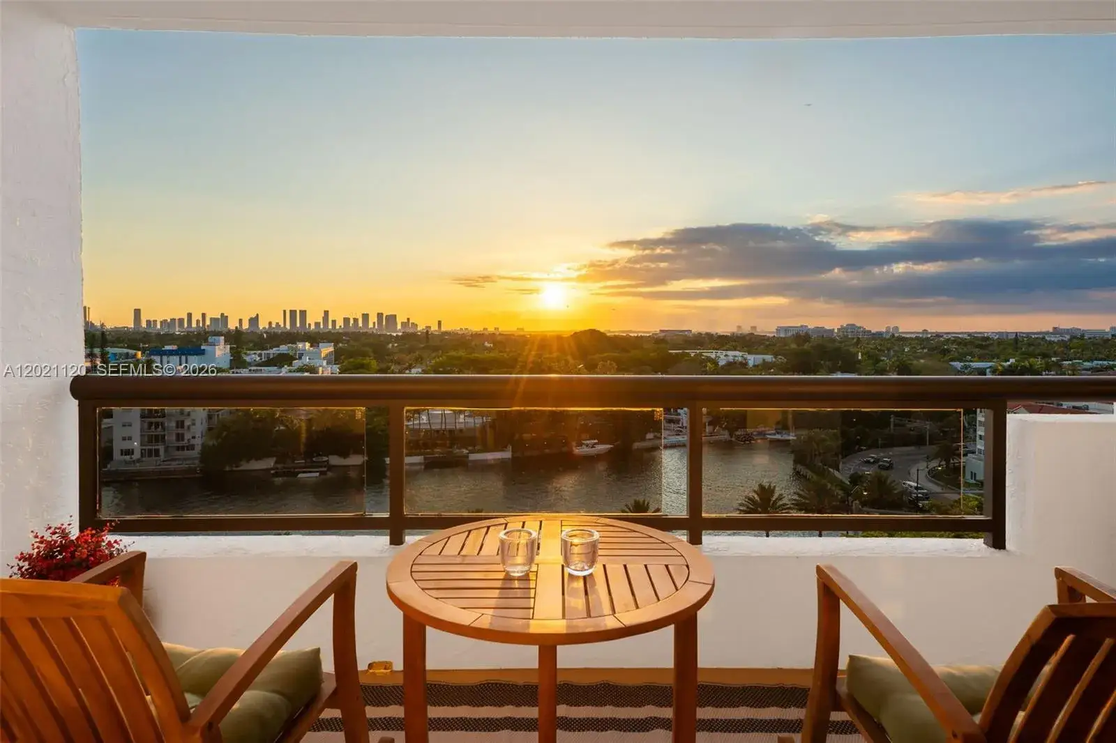 2 bedroom 2 bath Residential for sale at 2555 Collins Ave # 1106, Miami Beach FL 33140