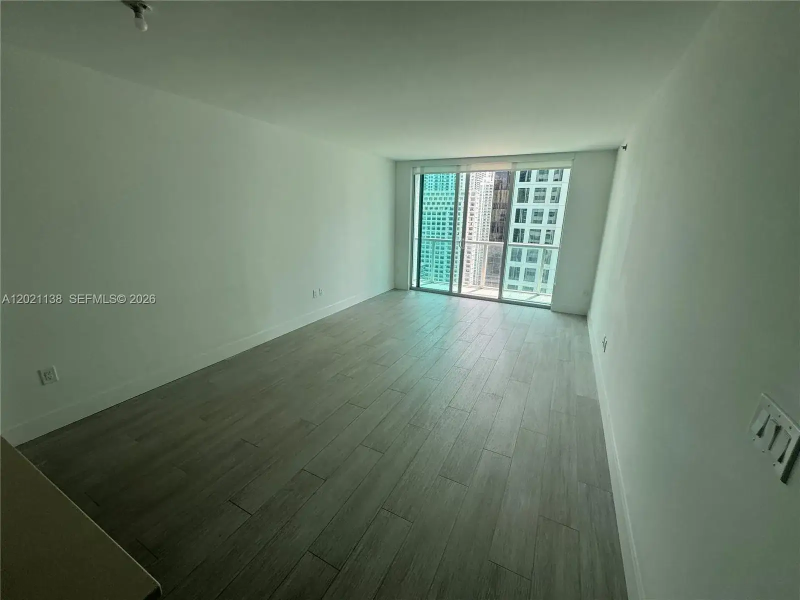 1 bedroom 1 bath Residential Lease for rent at 500 Brickell Ave # 3204, Miami FL 33131